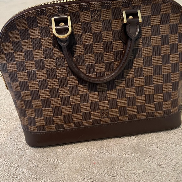 Louis Vuitton beg very good condition and good shape. - Picture 4 of 7
